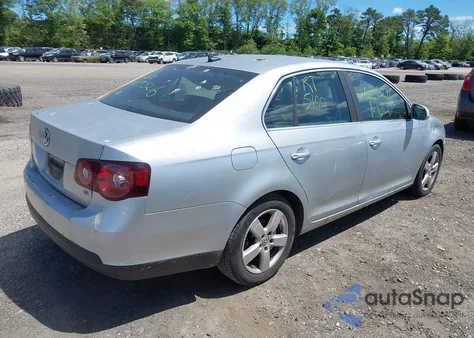 2008 Volkswagen Jetta Se/Sel from USA, damaged, VIN 3VWRZ71K58M044121